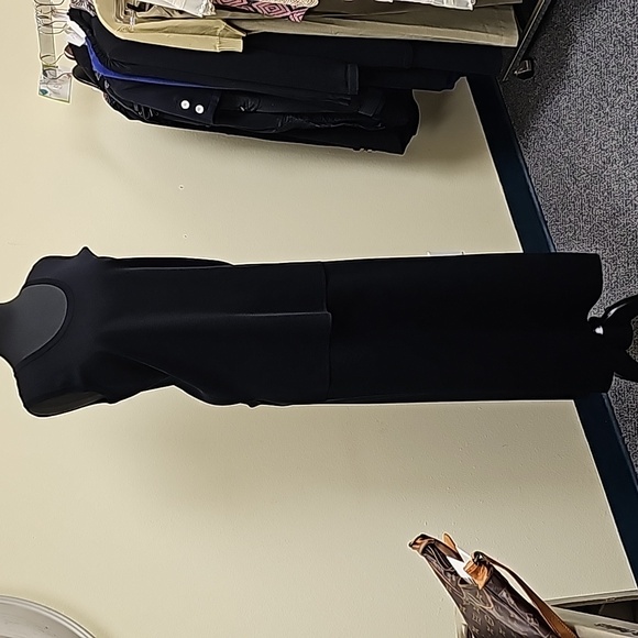 Ming Wang Dresses & Skirts - Ming Wang 2-Piece Knit Scoop Neck Sleeveless Top with Midi Length Pencil Skirt